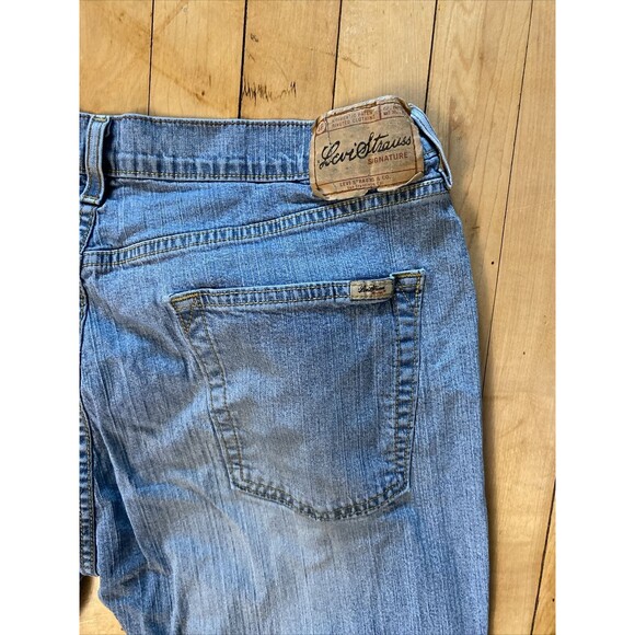 Levi’s Signature Jeans Women’s 34x30 Vintage Light Wash Bootcut Mid Rise - Picture 11 of 16